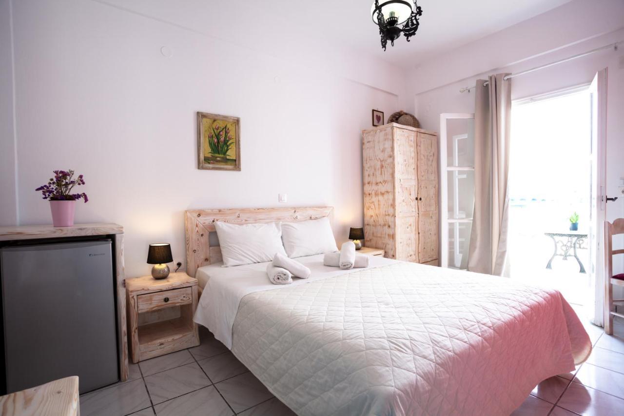 Stella's Place, Vlichada Gasthuis *