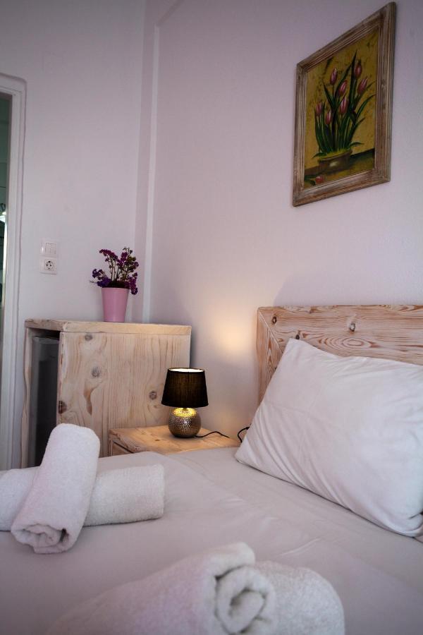 Stella's Place, Vlichada Gasthuis *